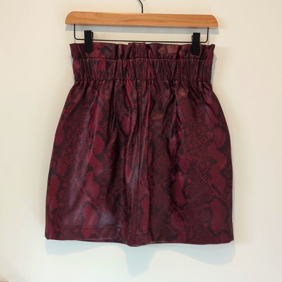 Zara Faux Leather Red Snakeskin Mini Skirt - Picture 2 of 5